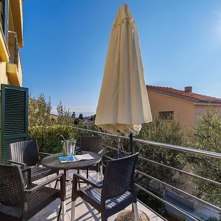 Leko-1 By Interhome Lägenhet Novi Vinodolski