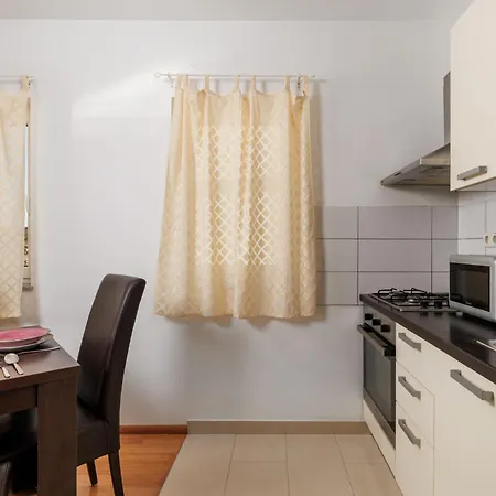 Leko-1 By Interhome Lägenhet